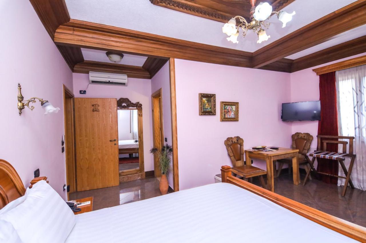 Brilant Antik Center Hotel 티라나 외부 사진