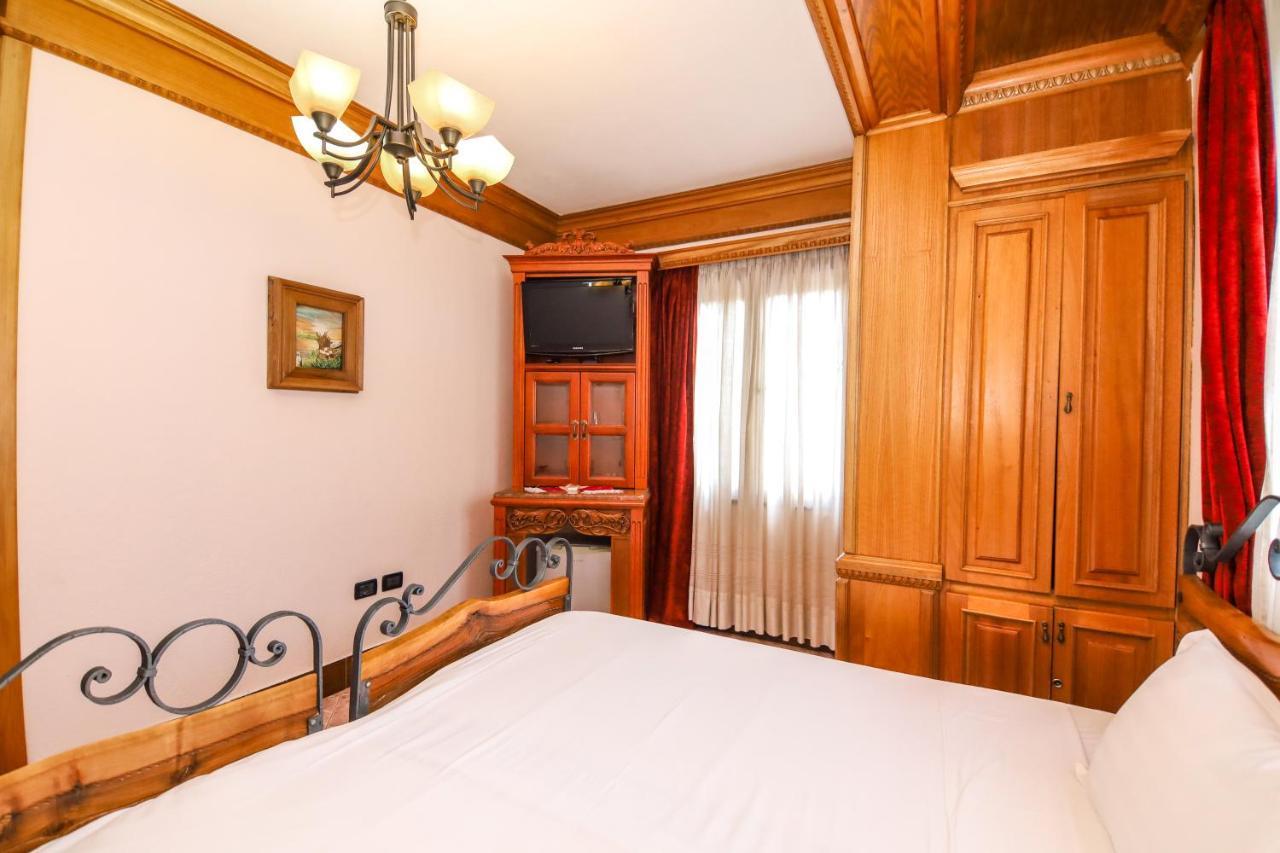 Brilant Antik Center Hotel 티라나 외부 사진
