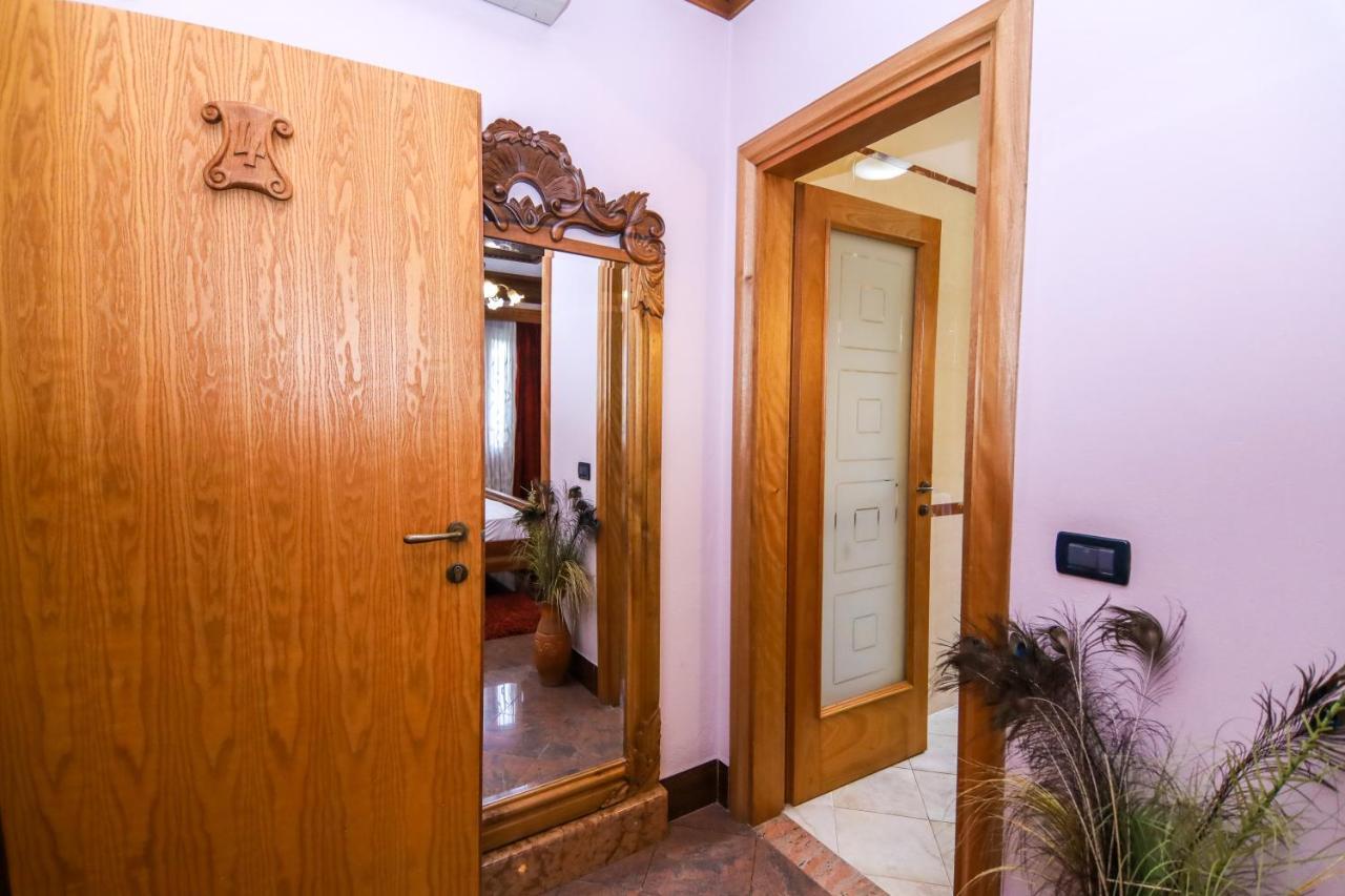 Brilant Antik Center Hotel 티라나 외부 사진