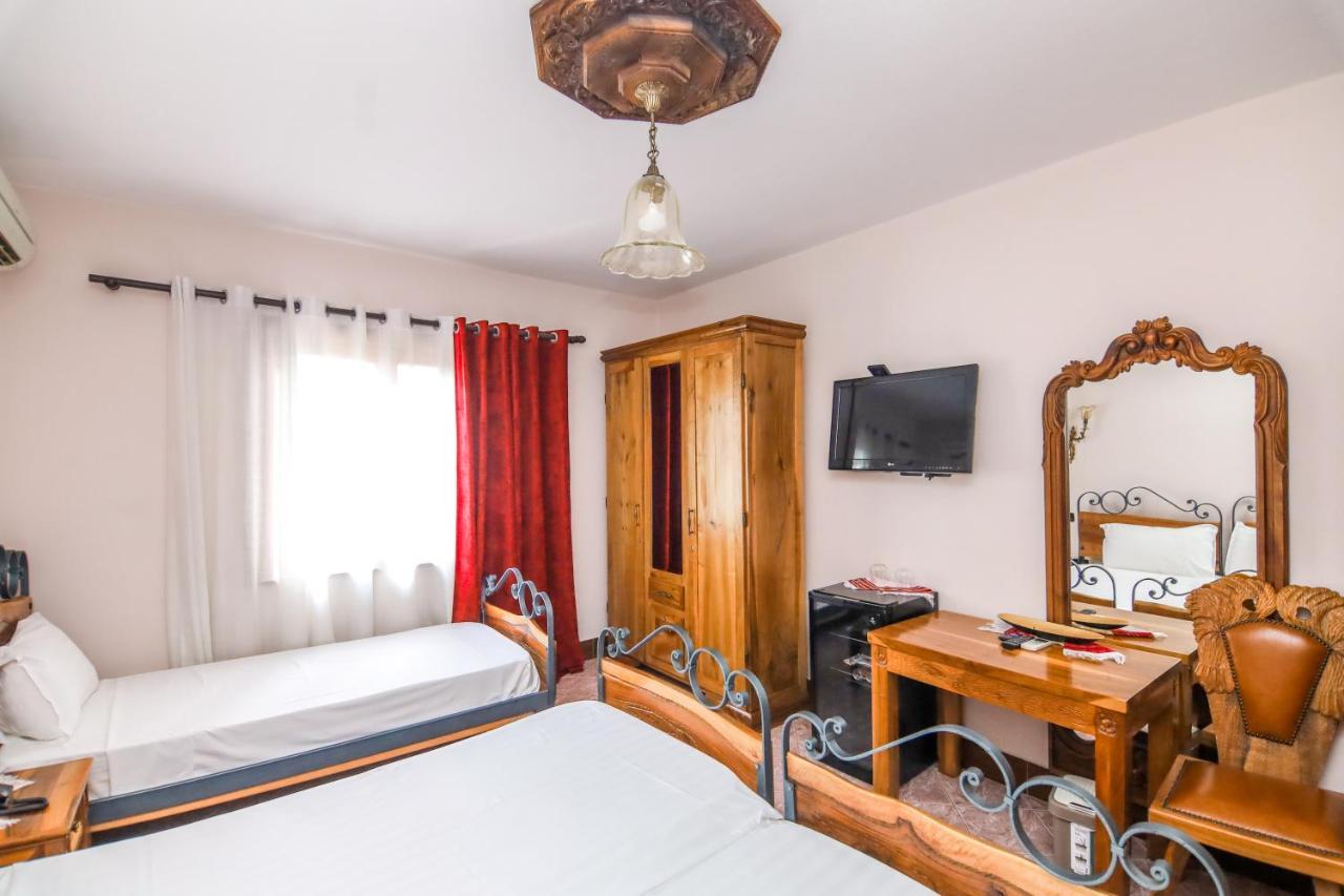 Brilant Antik Center Hotel 티라나 외부 사진