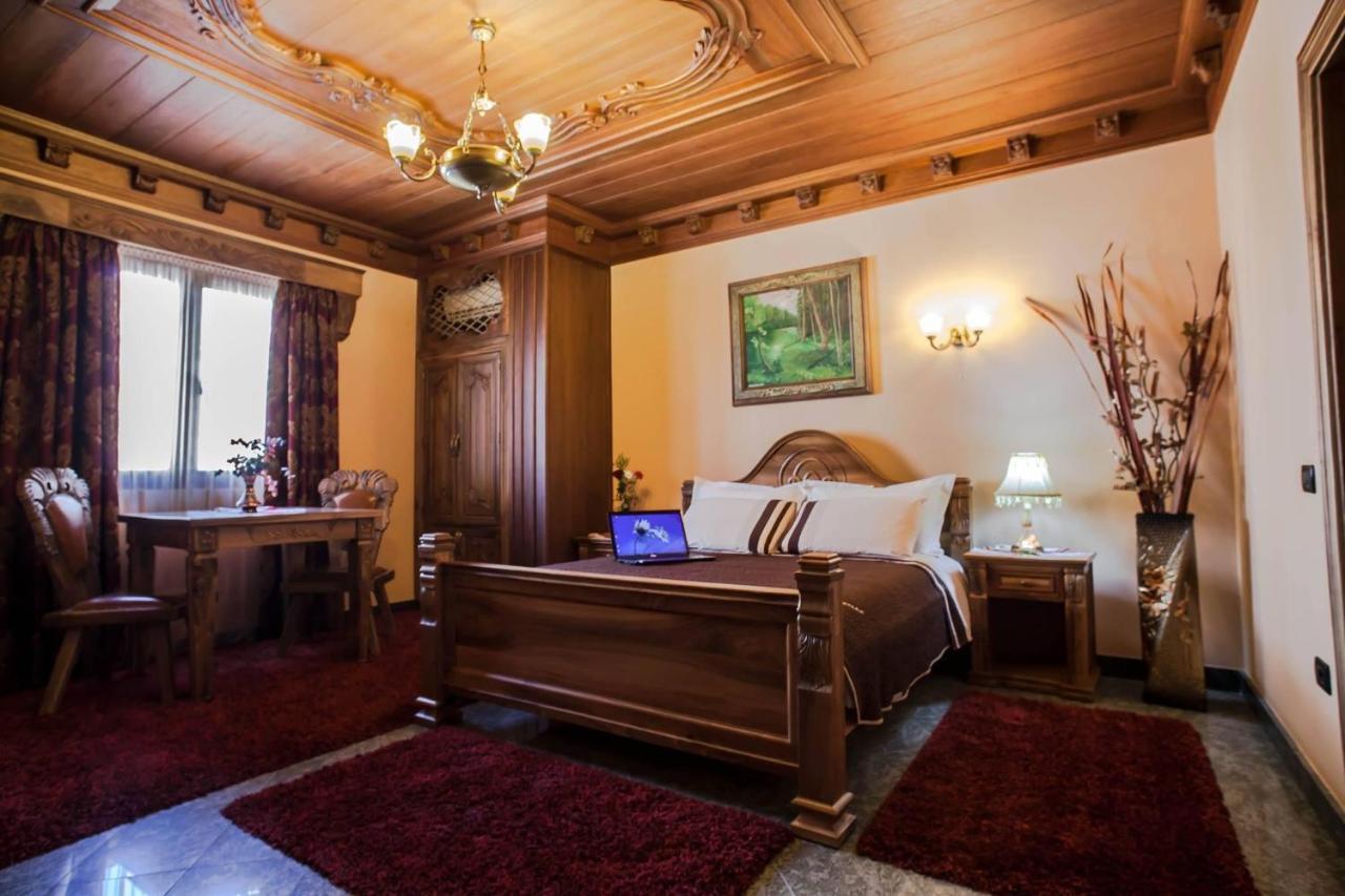 Brilant Antik Center Hotel 티라나 외부 사진