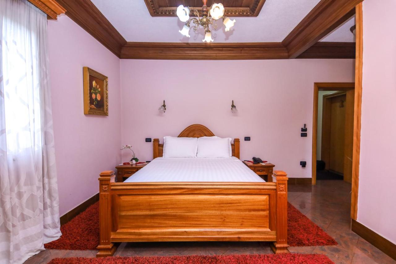 Brilant Antik Center Hotel 티라나 외부 사진